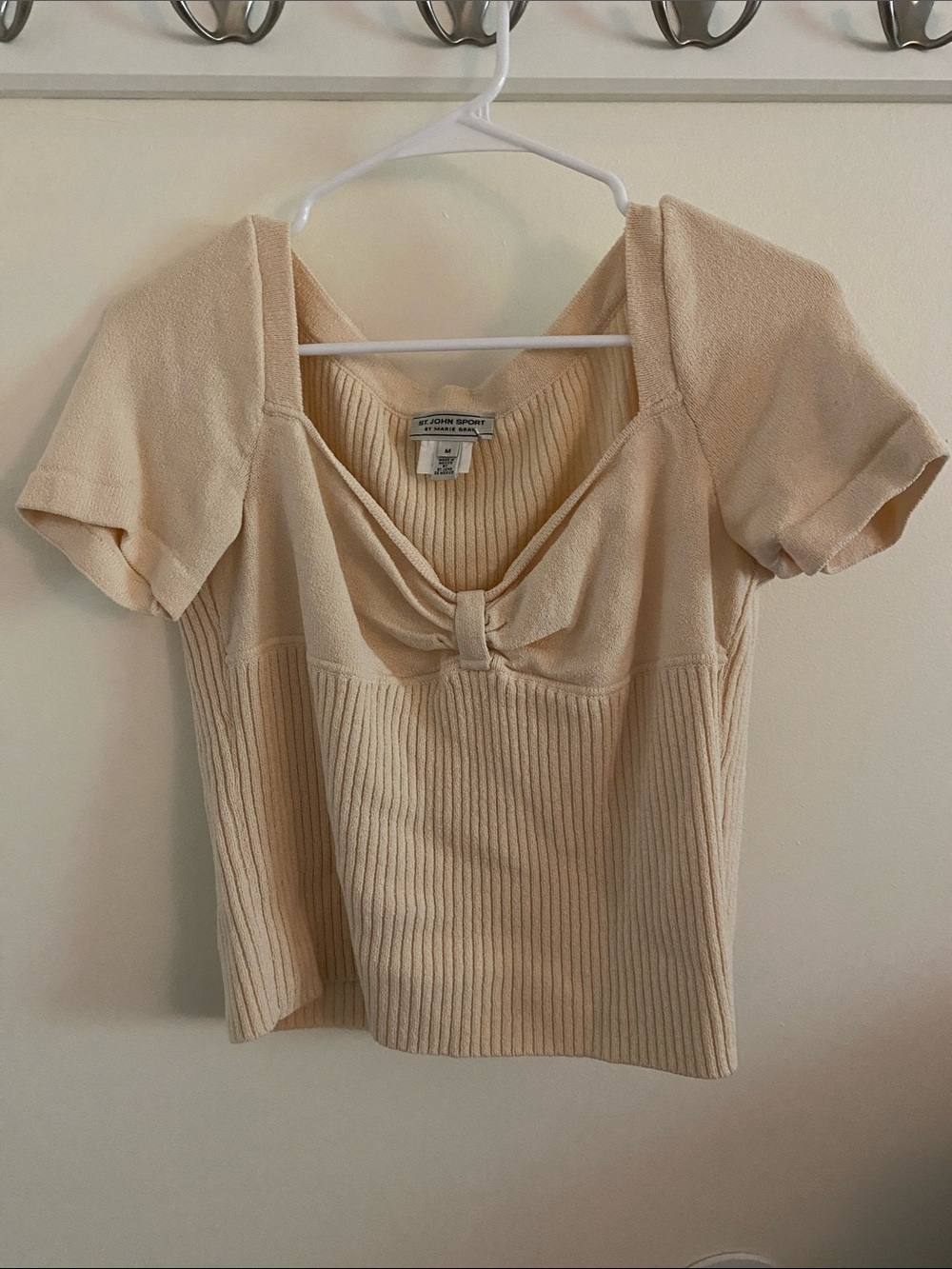 St John Sport Sweetheart Ribbed Short Sleeve Top in Cream